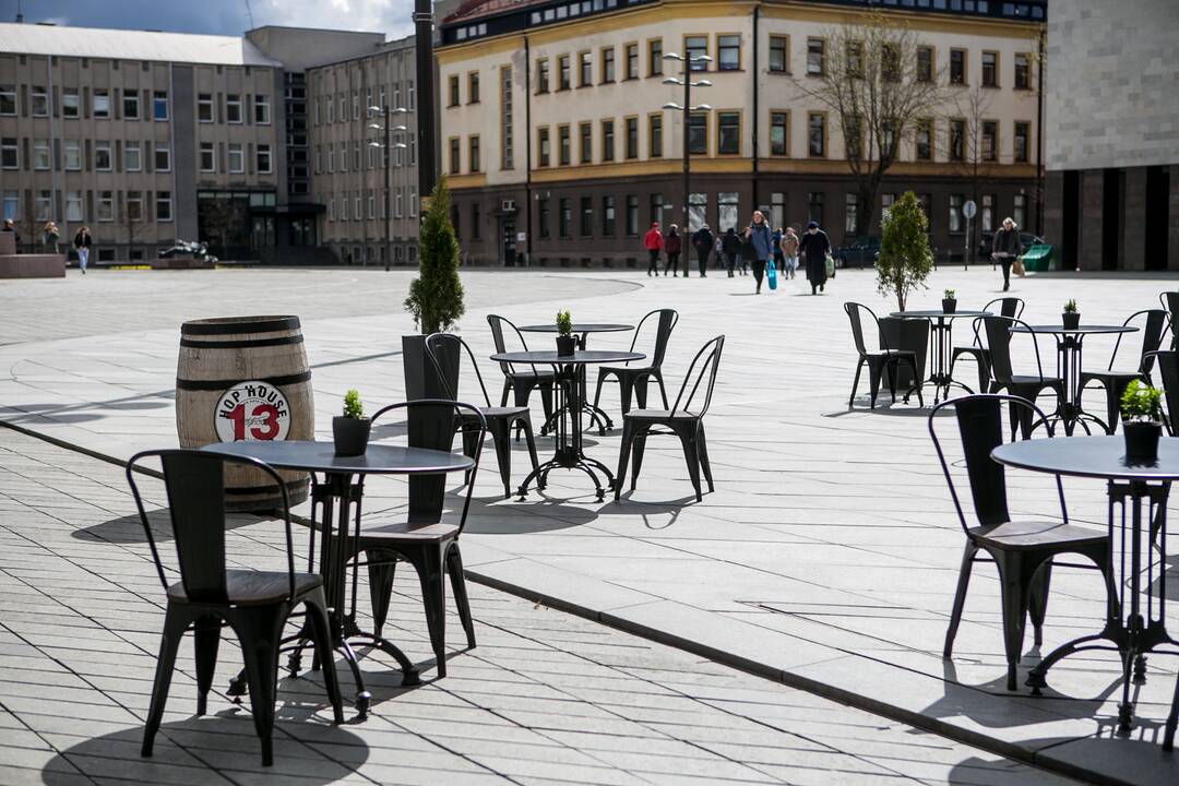 Kauniečiai šeštadienį lauko kavinių neapgulė