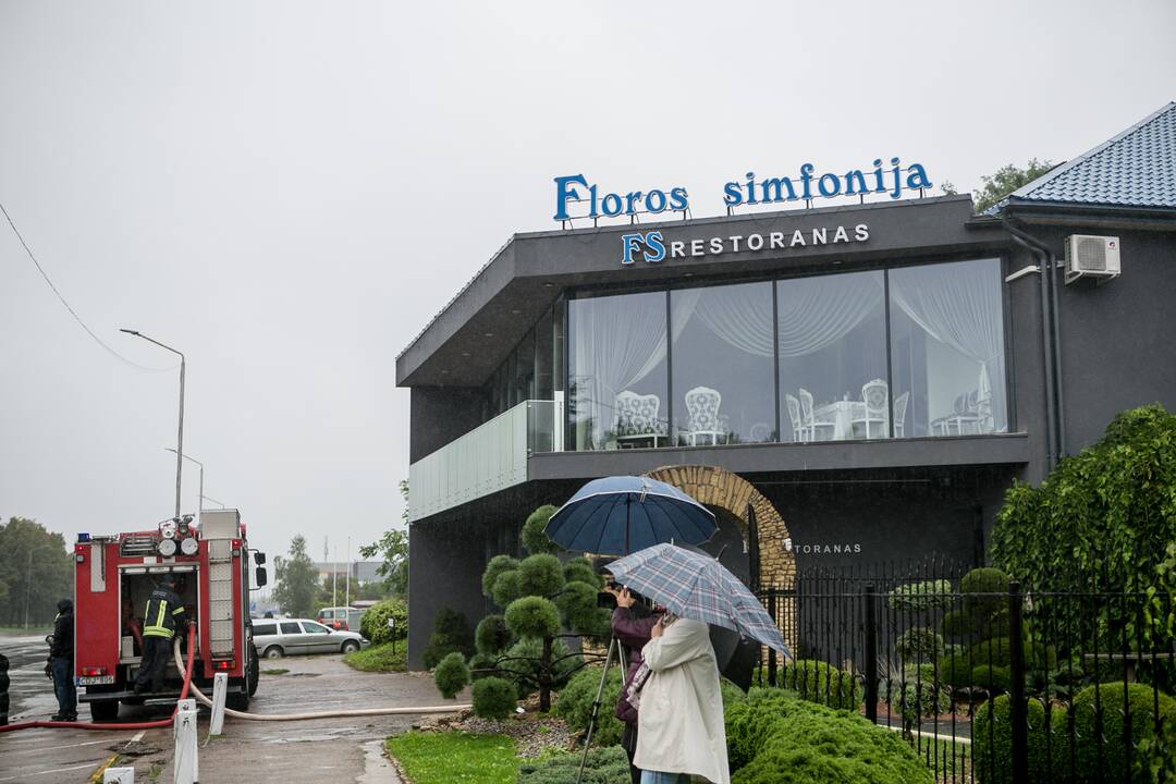 Restoranas „Floros simfonija“ paskendo dūmuose
