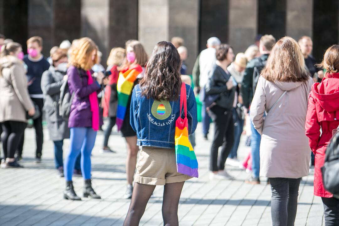 Į LGBT eitynes renkasi žmonės