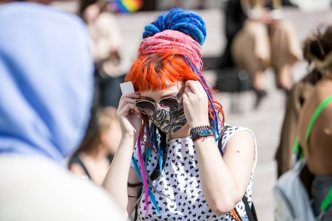 Į LGBT eitynes renkasi žmonės