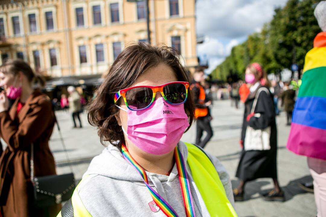 Į LGBT eitynes renkasi žmonės