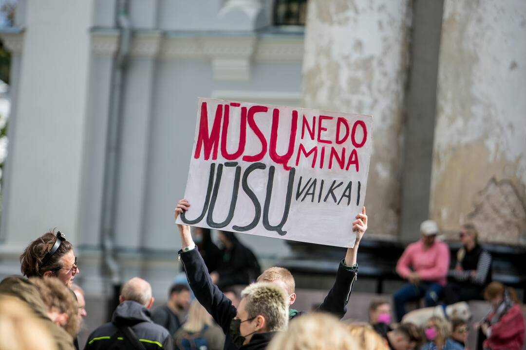 Į LGBT eitynes renkasi žmonės