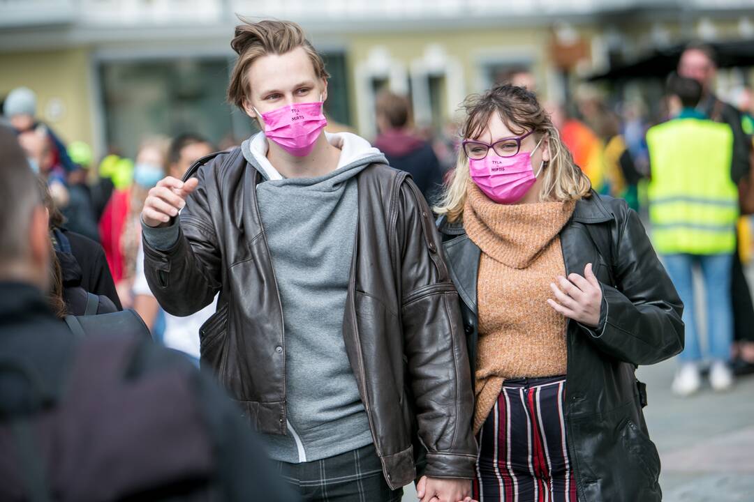 Į LGBT eitynes renkasi žmonės