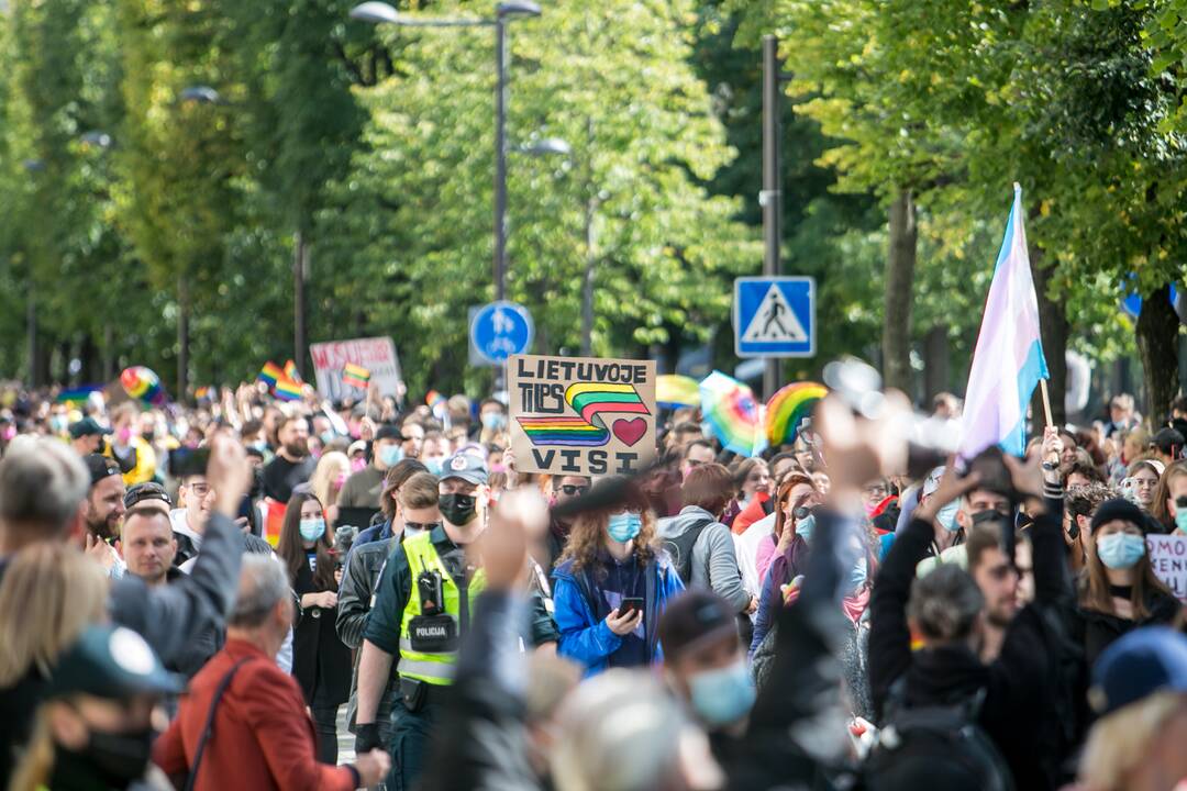 Neramumai per LGBT paradą