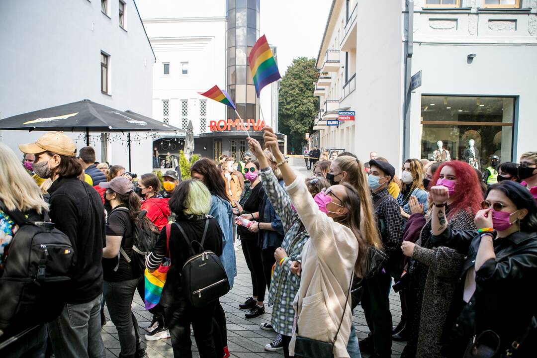 Neramumai per LGBT paradą