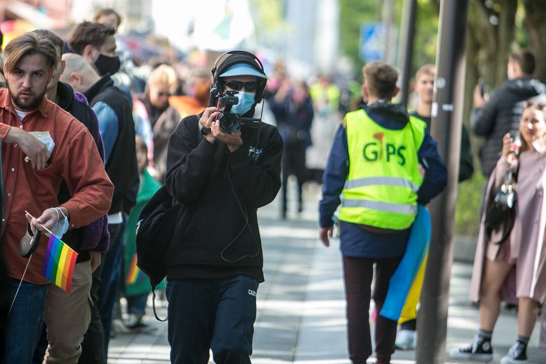 Neramumai per LGBT paradą
