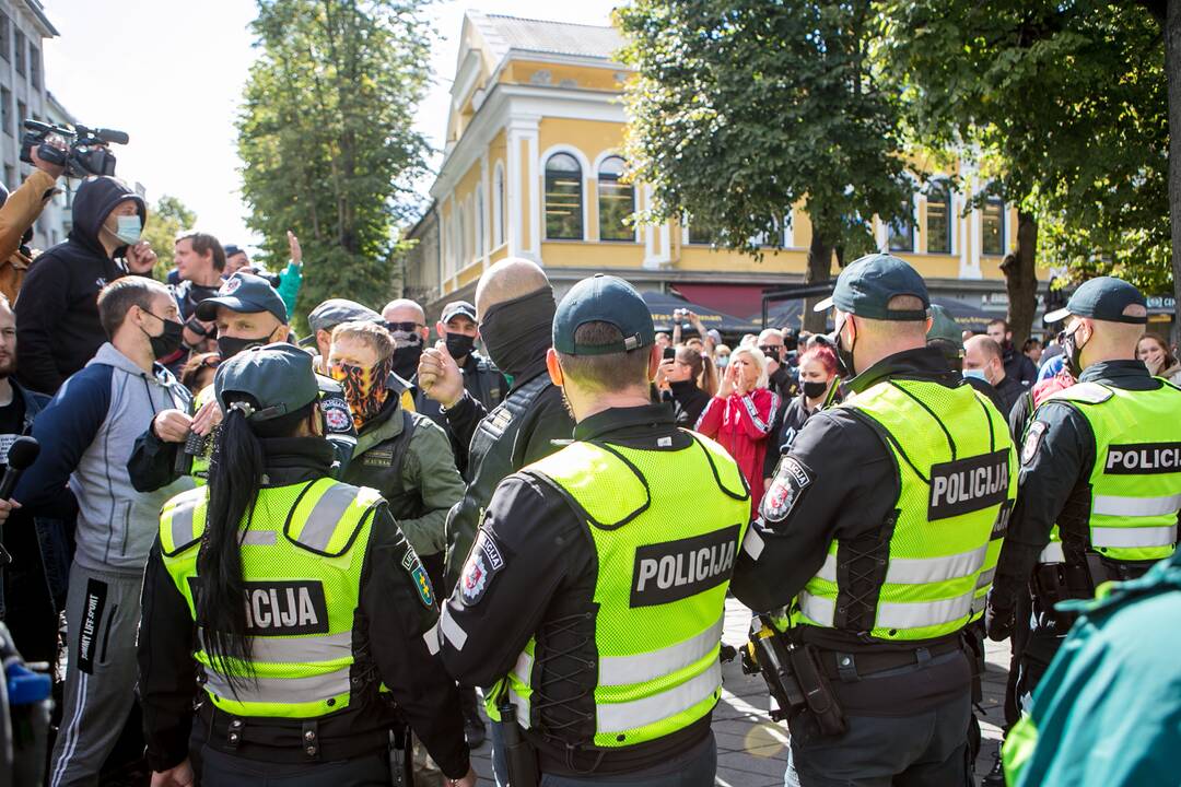 Neramumai per LGBT paradą