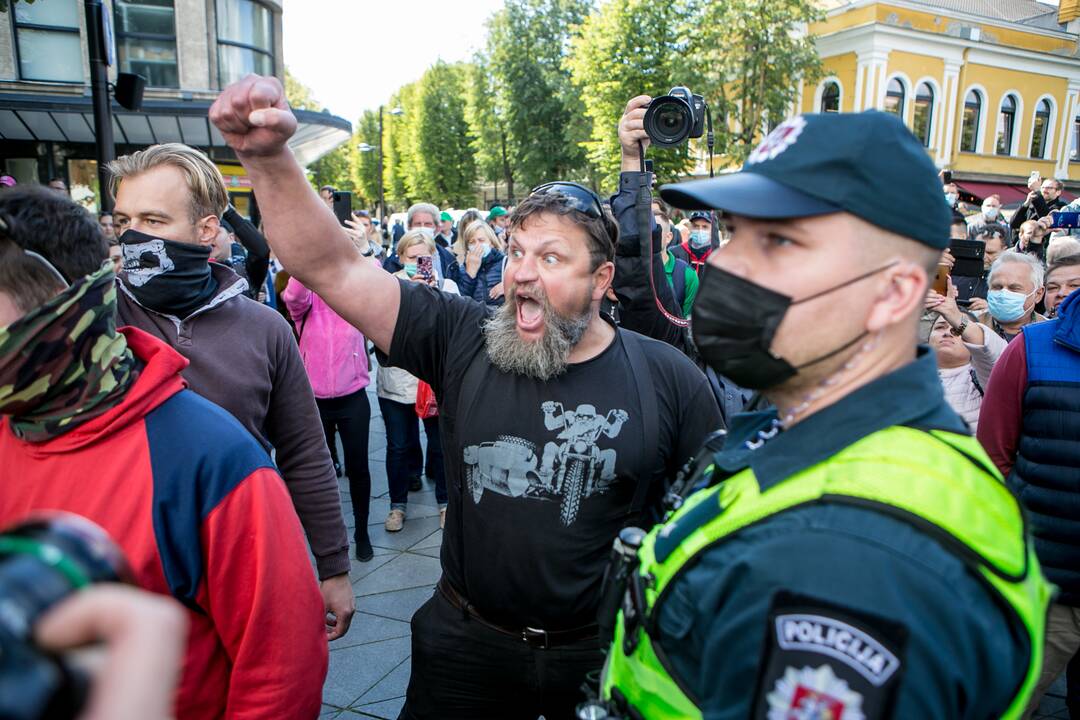 Neramumai per LGBT paradą