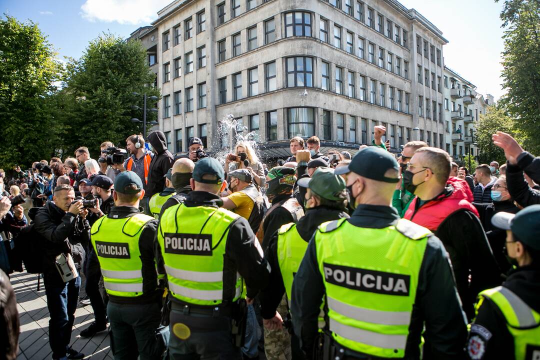 Neramumai per LGBT paradą