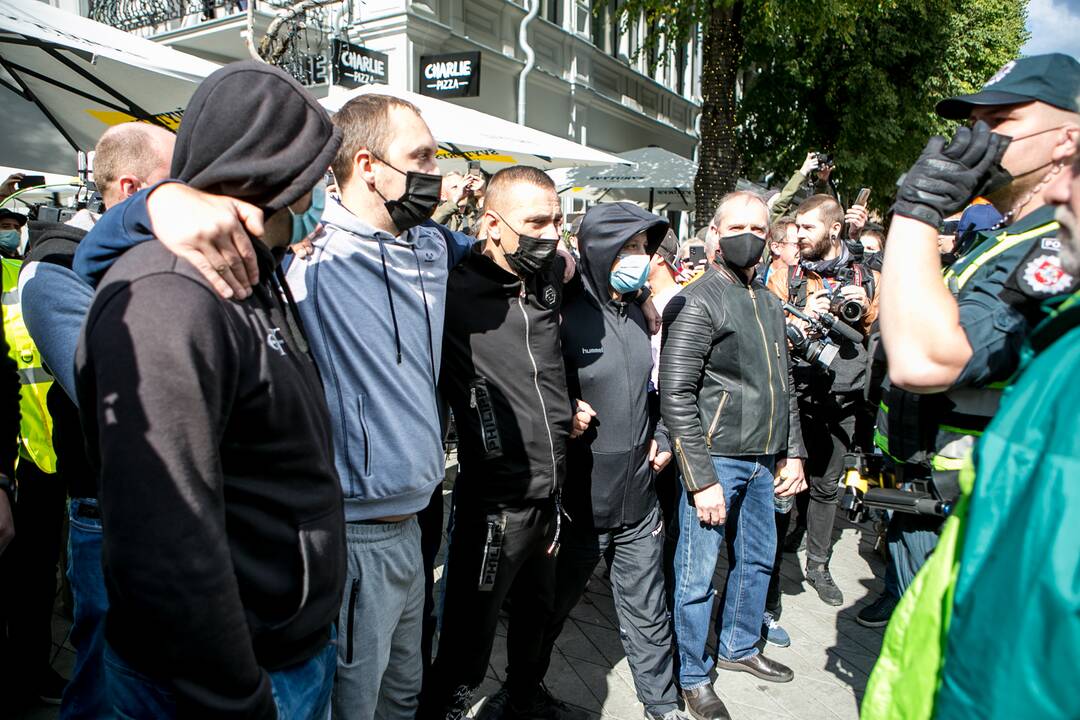 Neramumai per LGBT paradą