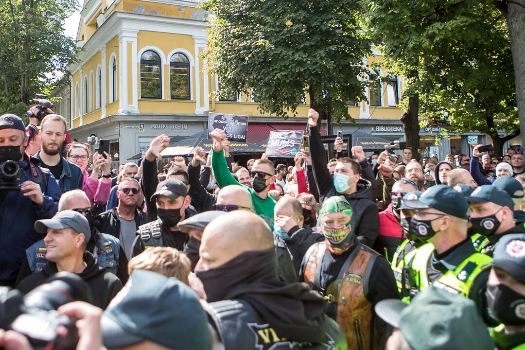 Neramumai per LGBT paradą
