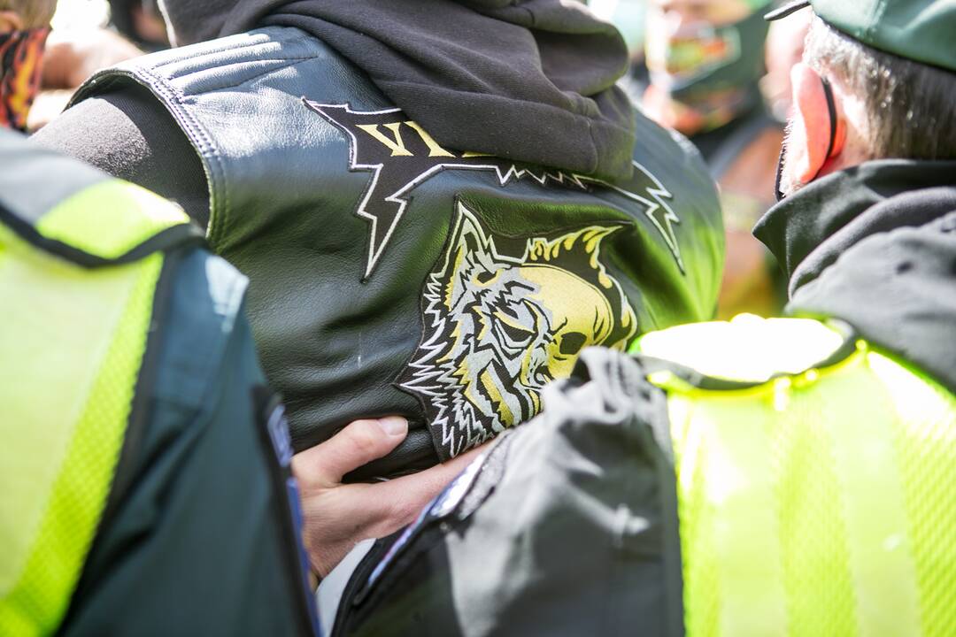 Neramumai per LGBT paradą