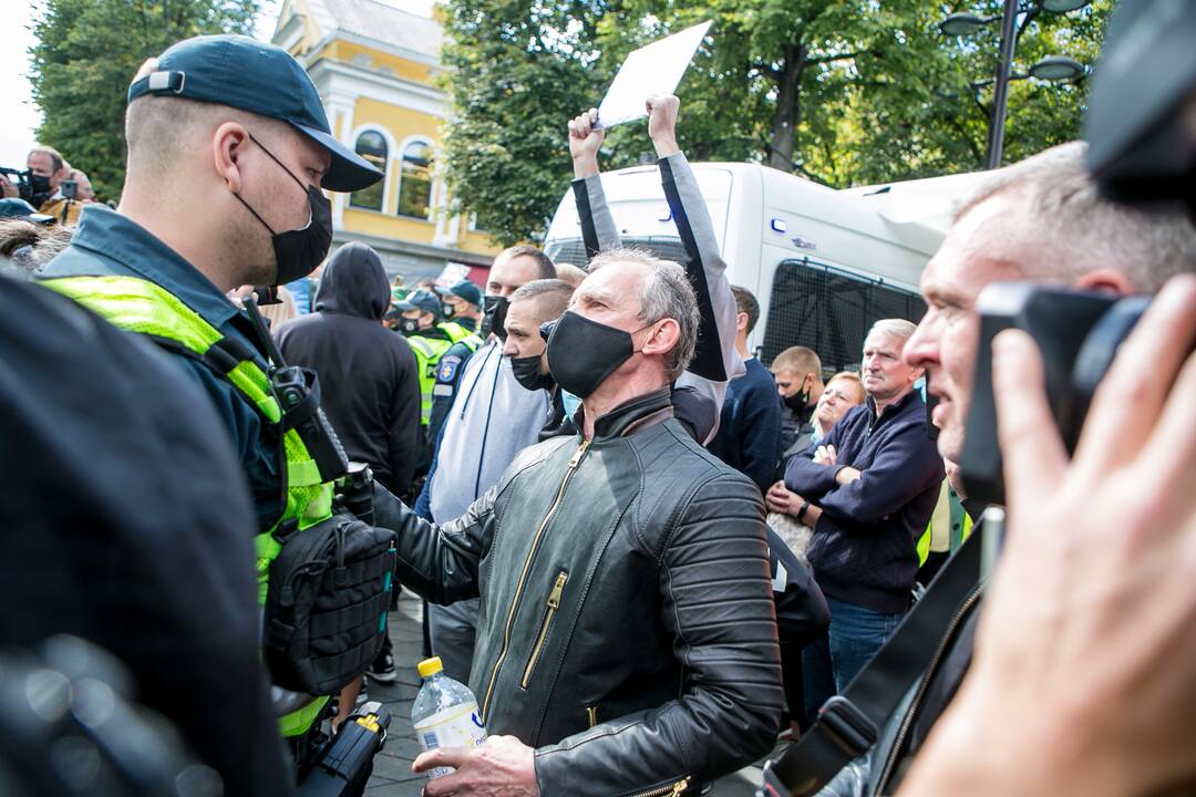 Neramumai per LGBT paradą