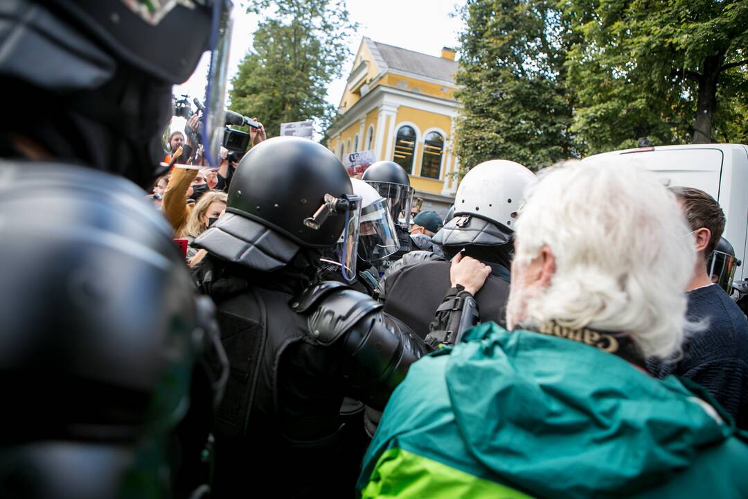 Neramumai per LGBT paradą