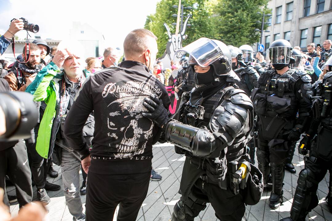 Neramumai per LGBT paradą