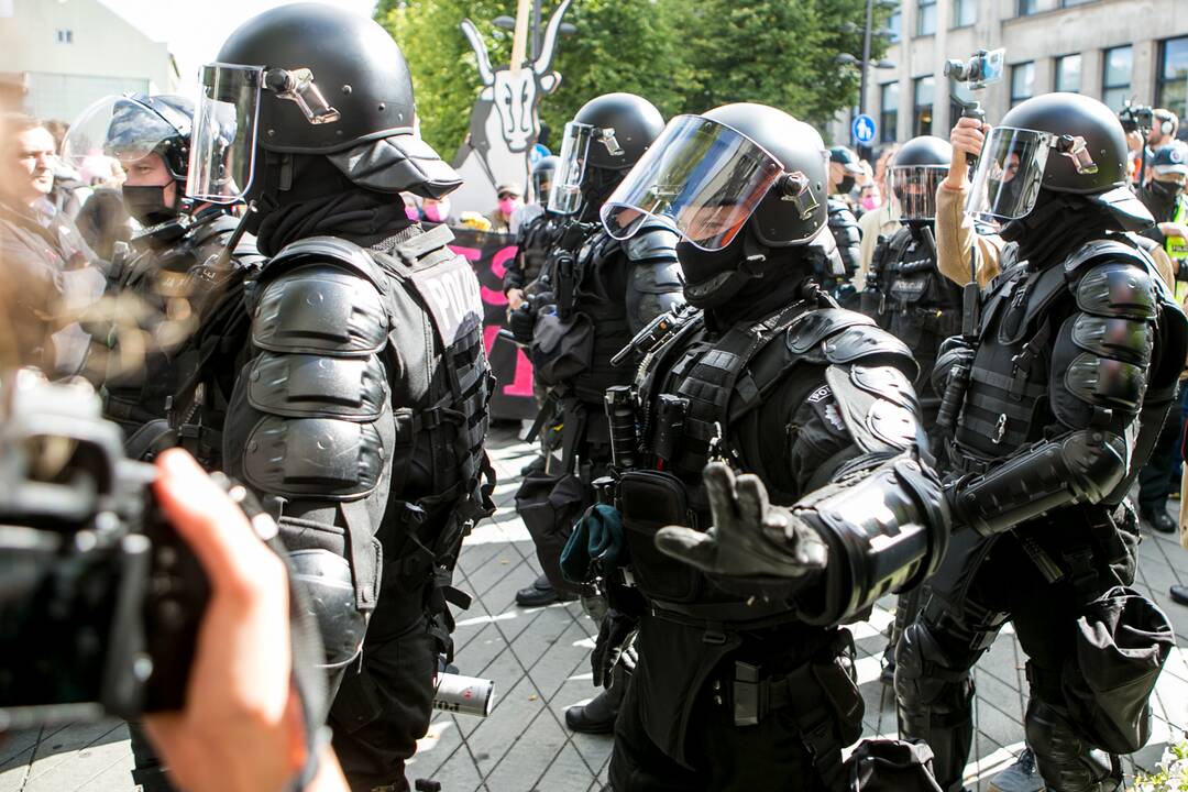 Neramumai per LGBT paradą