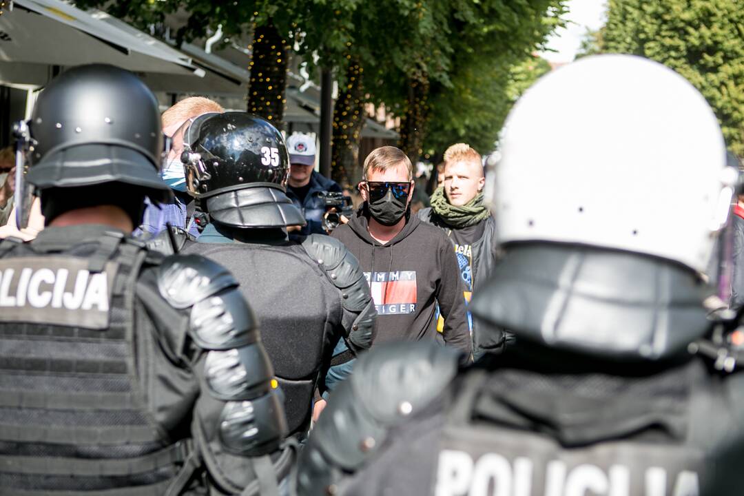 Neramumai per LGBT paradą