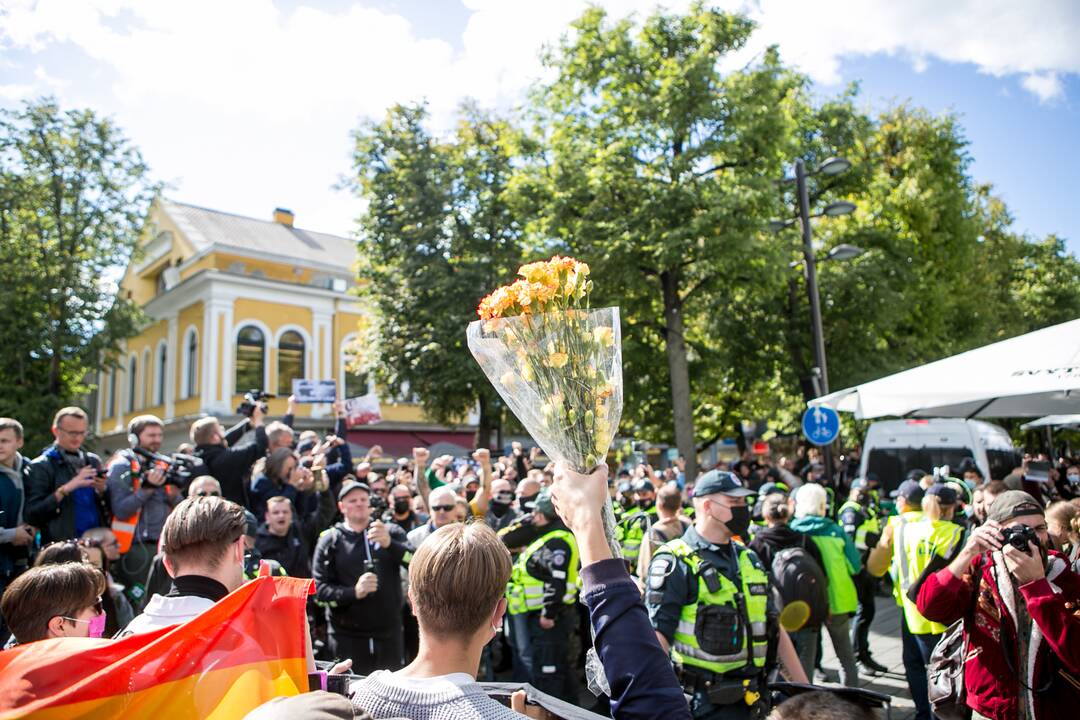 Neramumai per LGBT paradą