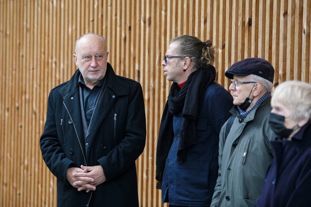 Fotomenininko R. Rakausko laidotuvės