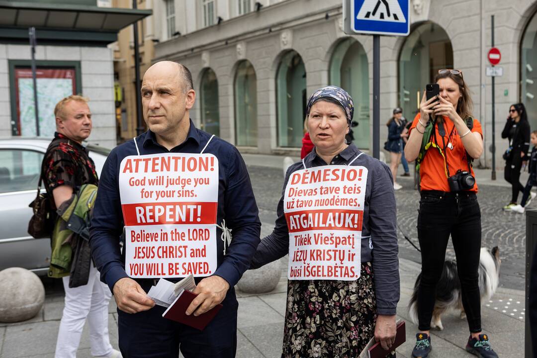 Prieš „Baltic Pride 2022“ eitynes nusiteikę žmonės kovojo maldomis