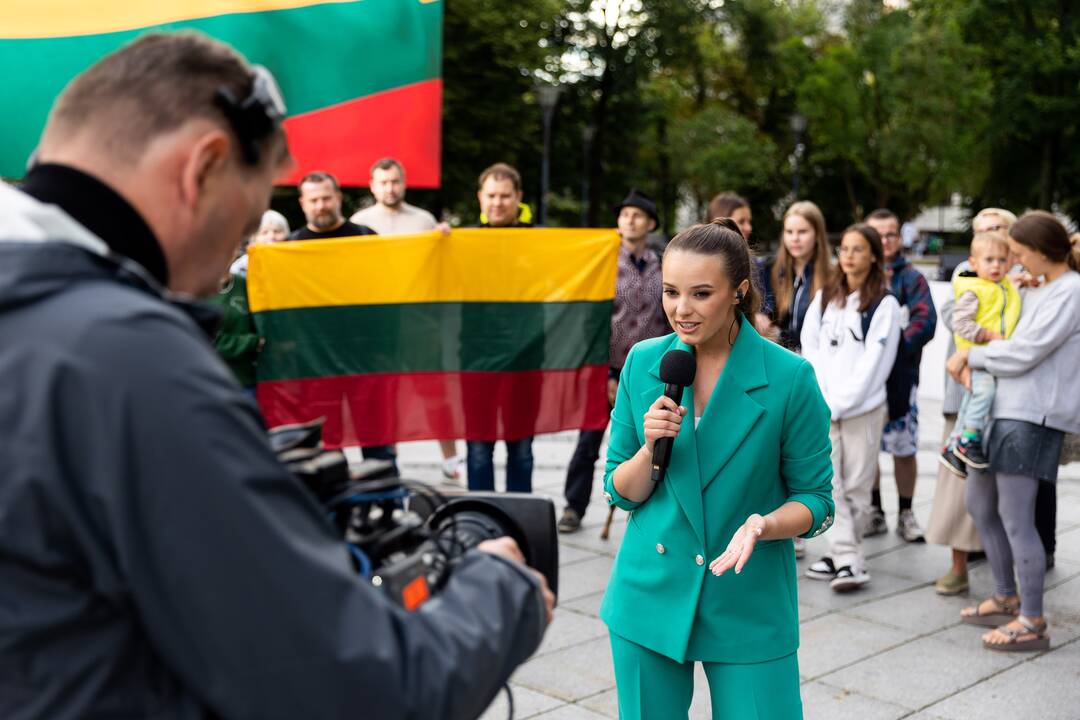 „Tautiškos giesmės“ giedojimas Vinco Kudirkos aikštėje