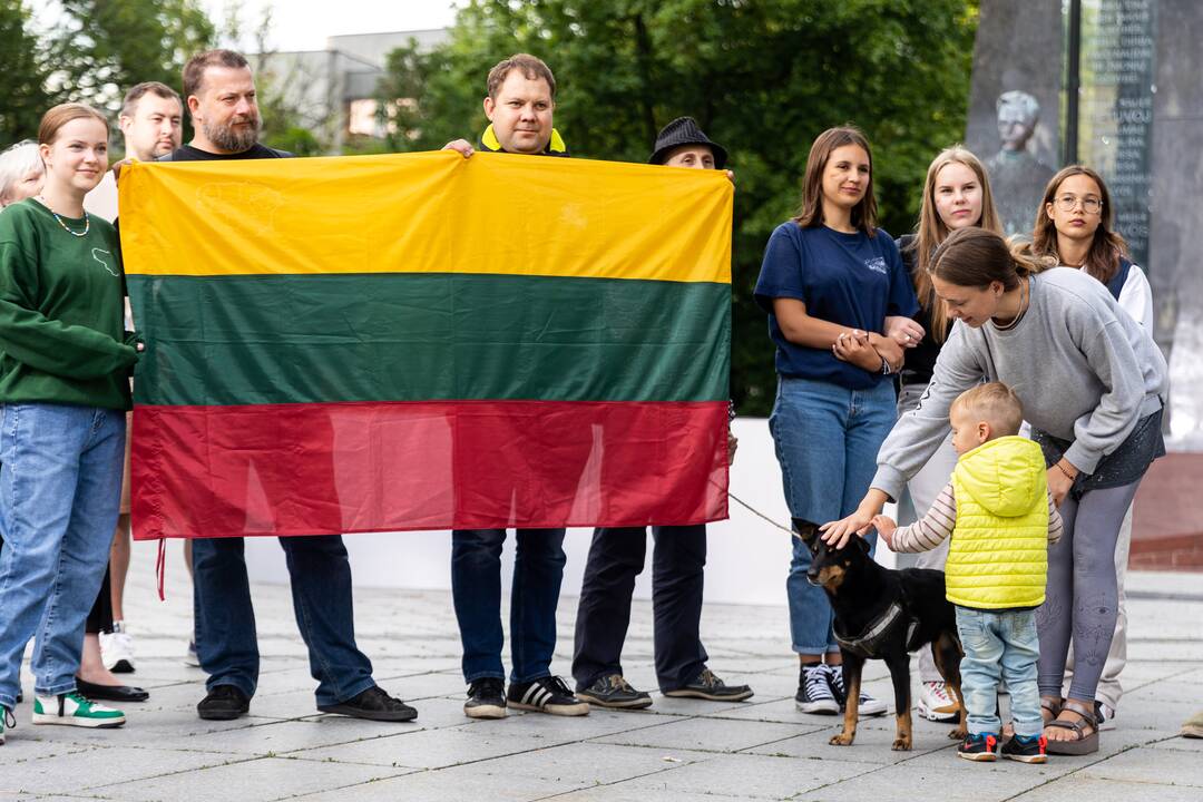 „Tautiškos giesmės“ giedojimas Vinco Kudirkos aikštėje