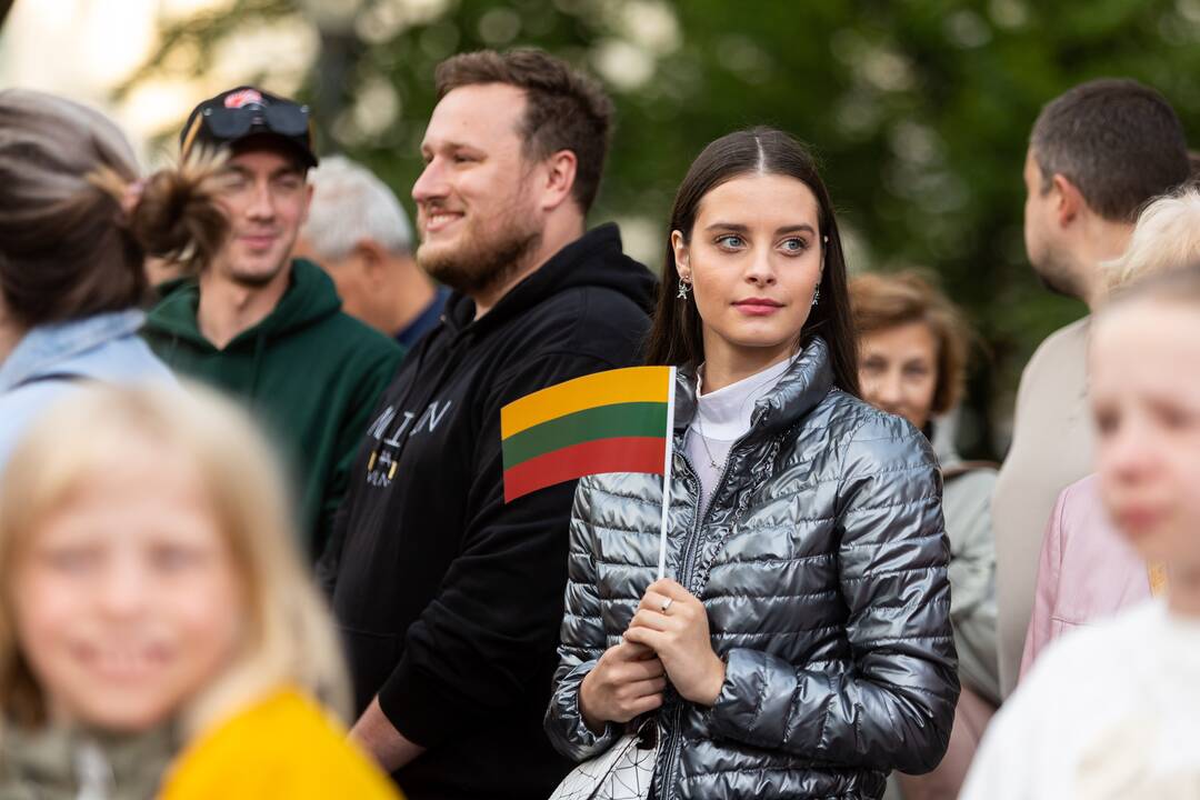 „Tautiškos giesmės“ giedojimas Vinco Kudirkos aikštėje