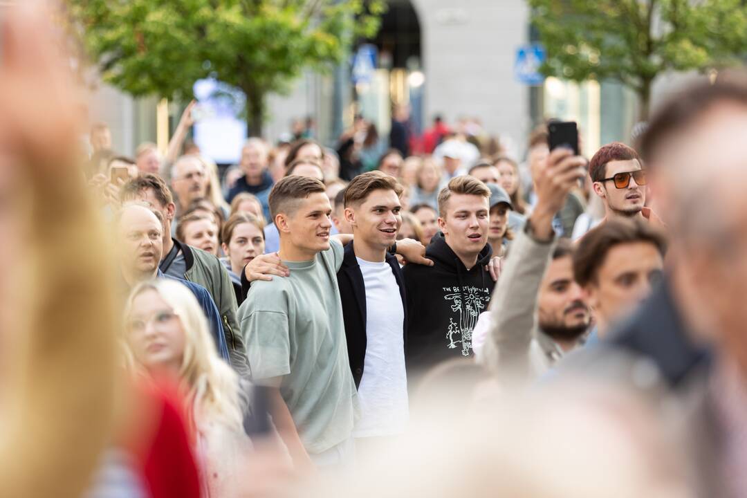 „Tautiškos giesmės“ giedojimas Vinco Kudirkos aikštėje