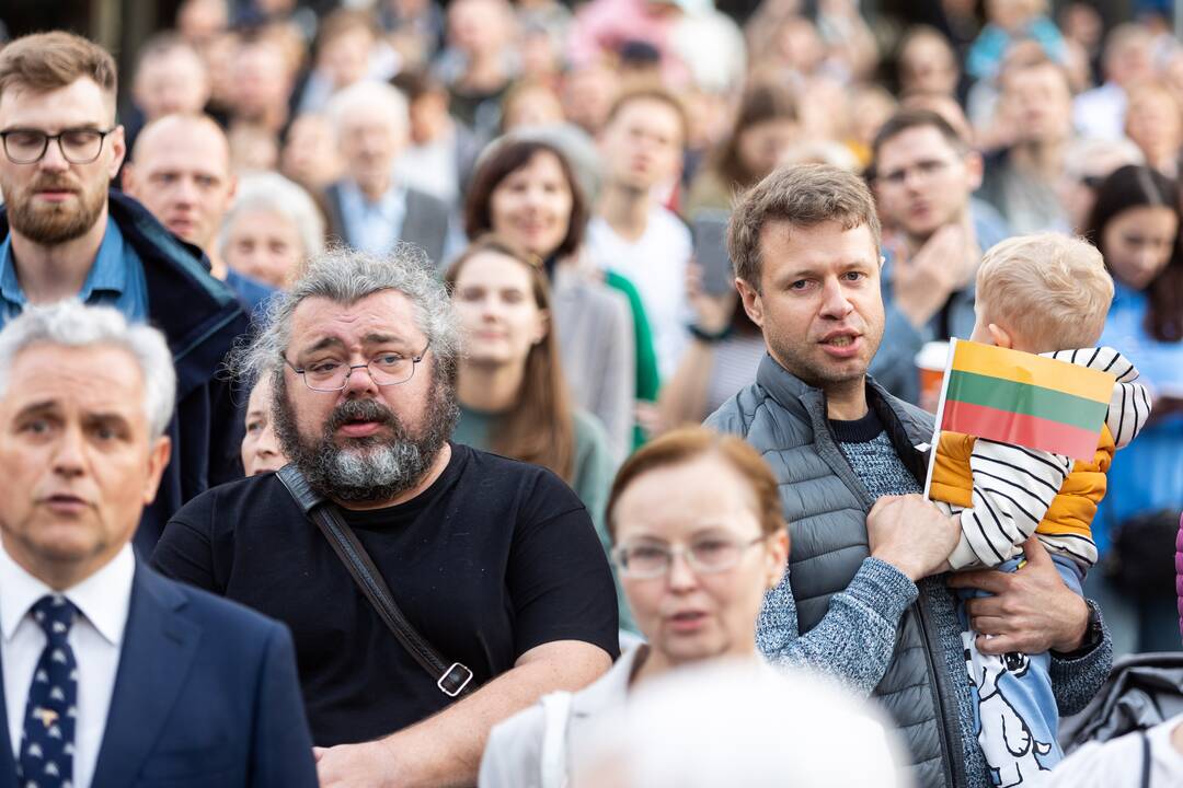 „Tautiškos giesmės“ giedojimas Vinco Kudirkos aikštėje