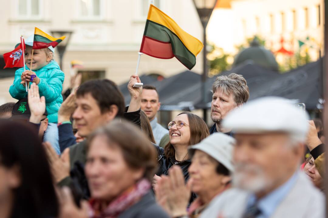 „Tautiškos giesmės“ giedojimas Vinco Kudirkos aikštėje
