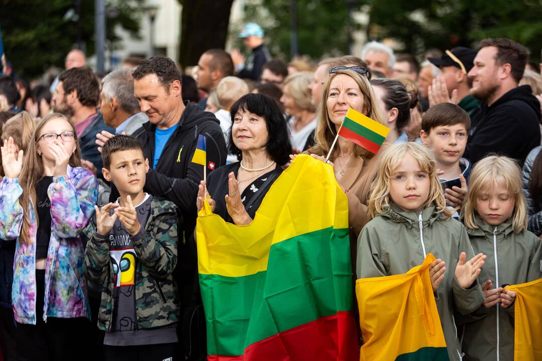 „Tautiškos giesmės“ giedojimas Vinco Kudirkos aikštėje