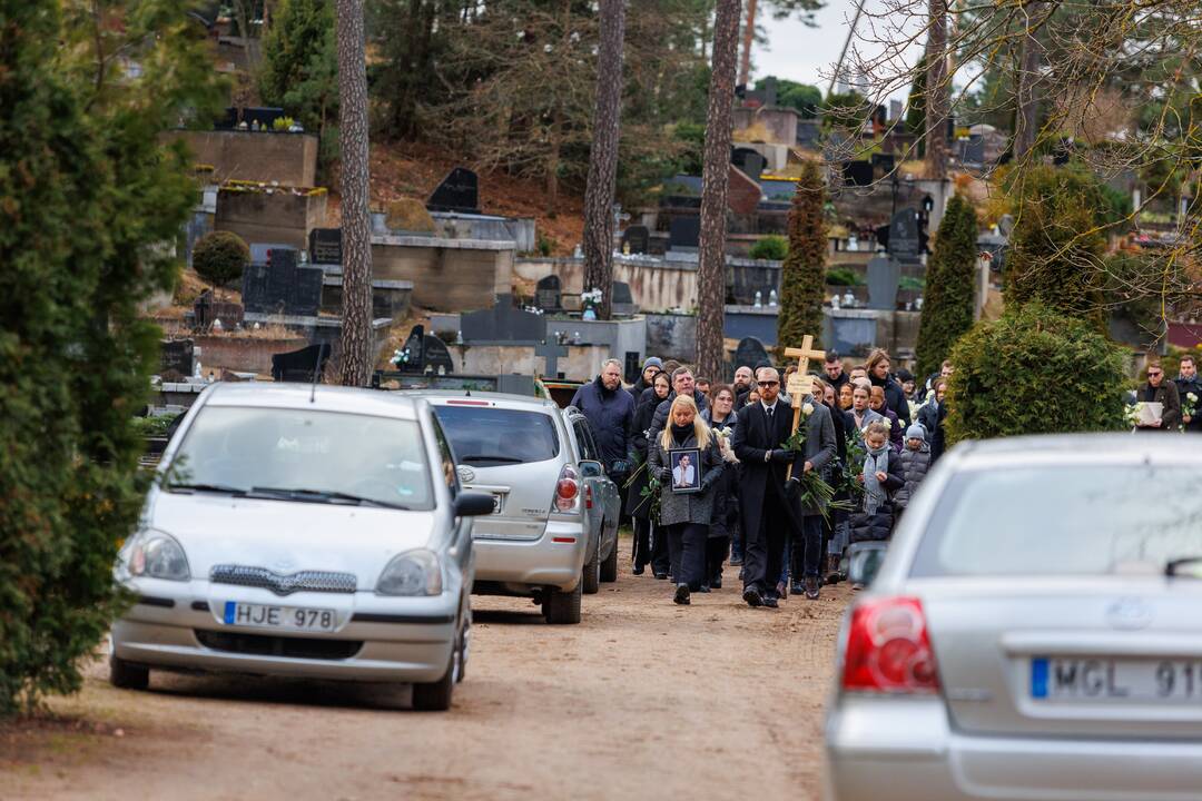 A. Jagelavičiūtės laidotuvės Karmėlavos kapinėse
