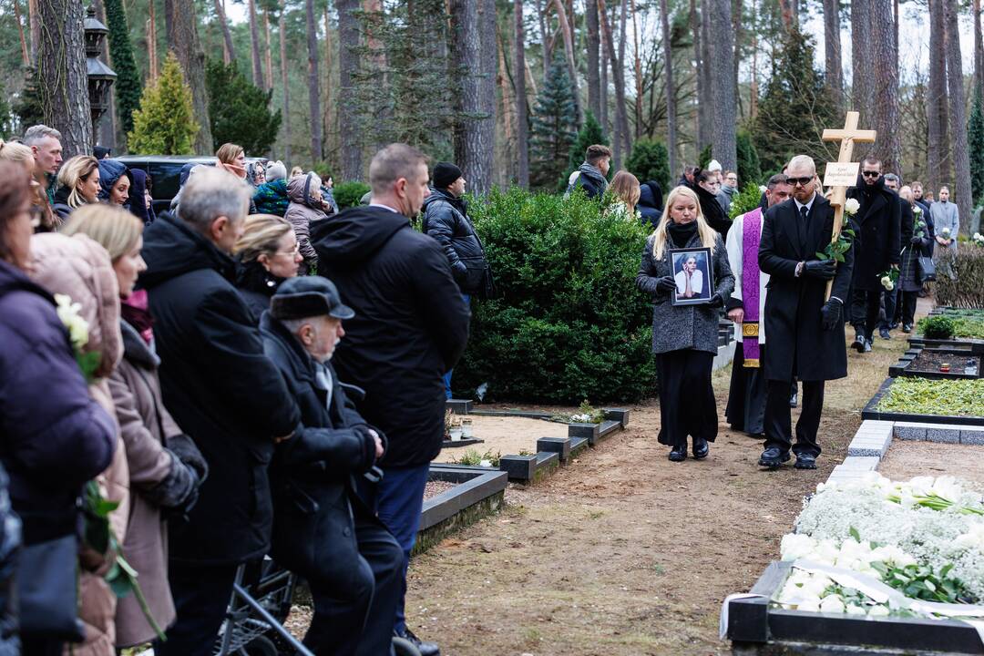 A. Jagelavičiūtės laidotuvės Karmėlavos kapinėse