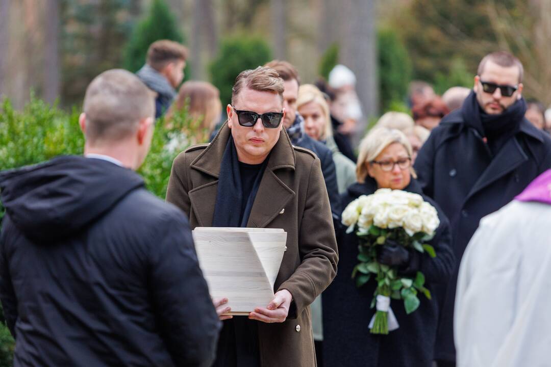 A. Jagelavičiūtės laidotuvės Karmėlavos kapinėse
