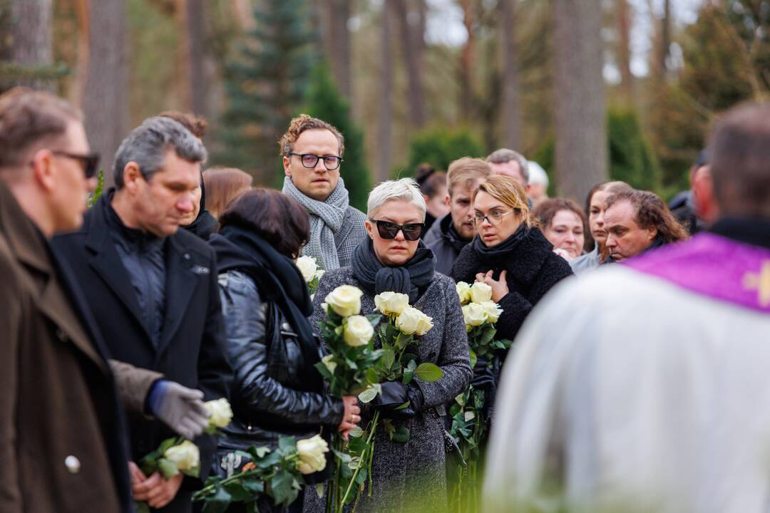 A. Jagelavičiūtės laidotuvės Karmėlavos kapinėse