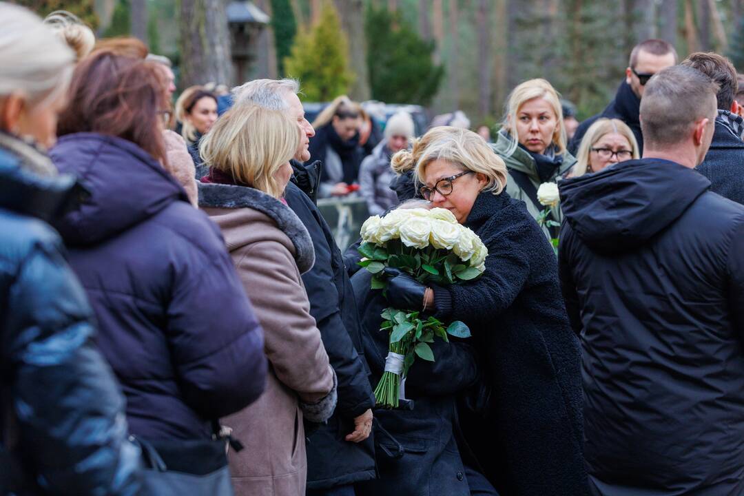 A. Jagelavičiūtės laidotuvės Karmėlavos kapinėse