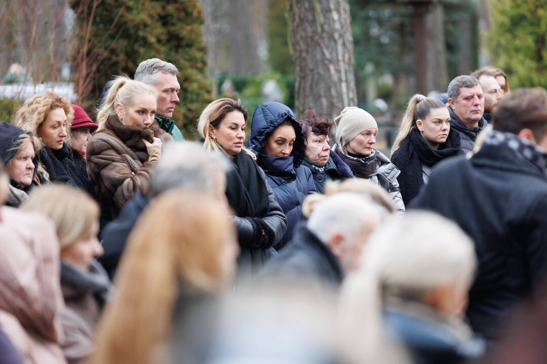 A. Jagelavičiūtės laidotuvės Karmėlavos kapinėse