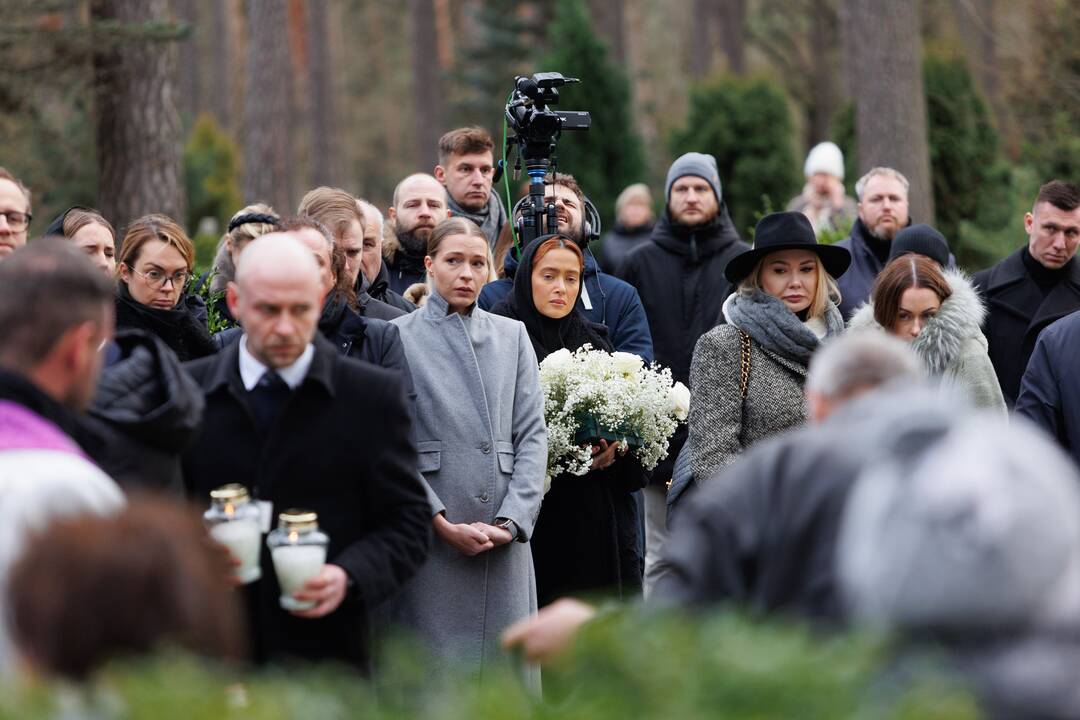 A. Jagelavičiūtės laidotuvės Karmėlavos kapinėse
