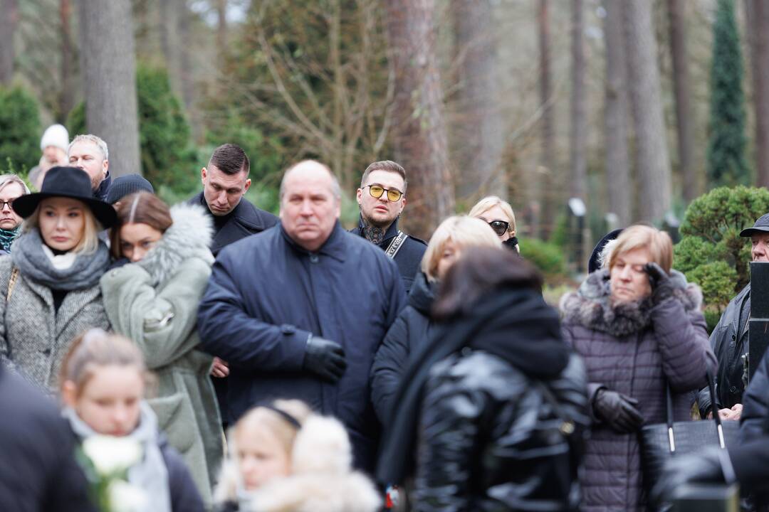 A. Jagelavičiūtės laidotuvės Karmėlavos kapinėse