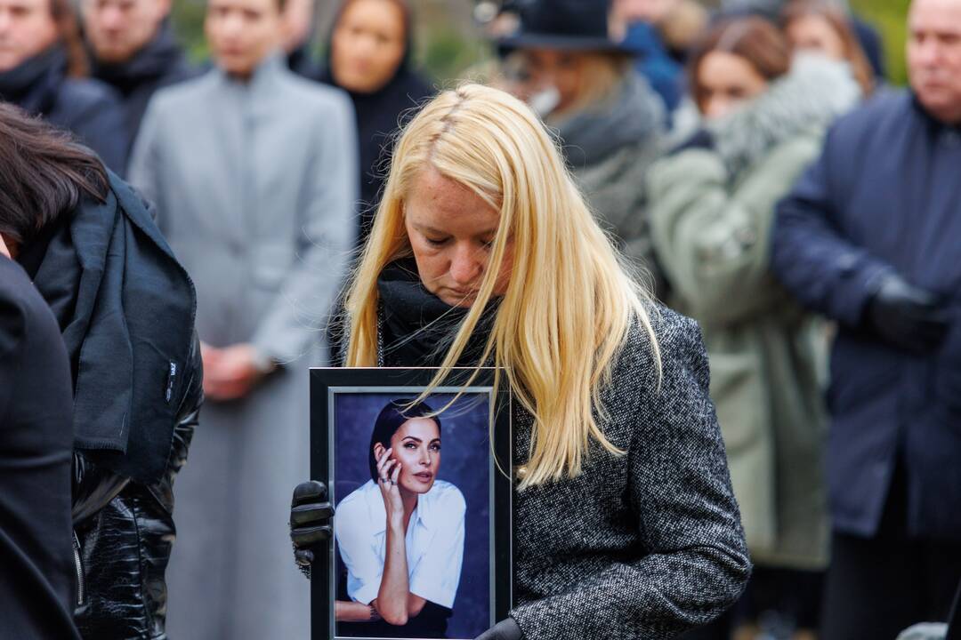 A. Jagelavičiūtės laidotuvės Karmėlavos kapinėse