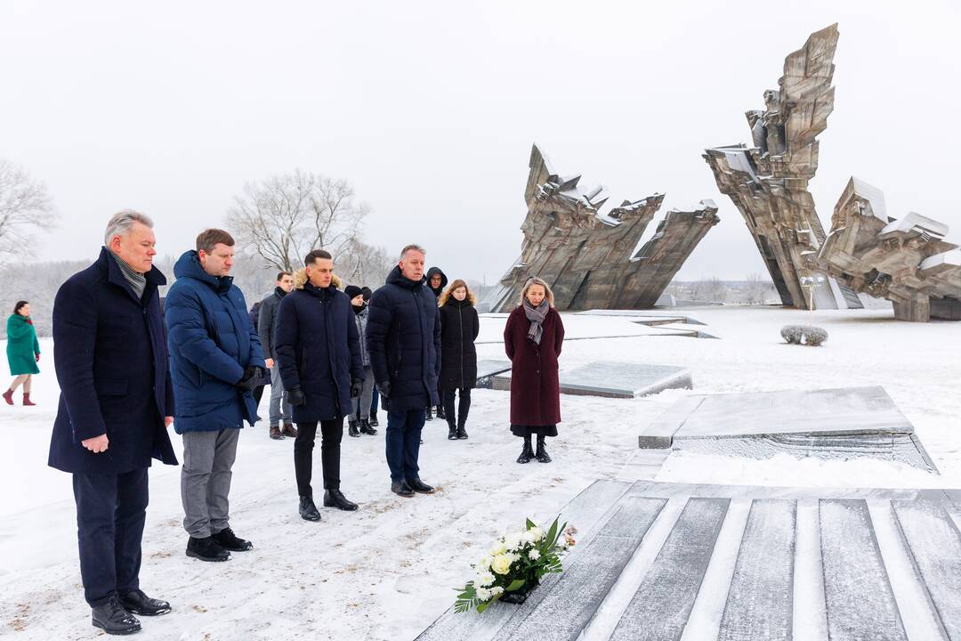 Holokausto aukų pagerbimas prie Kauno IX forto muziejaus