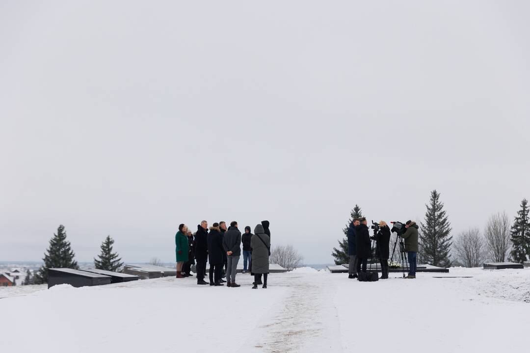Holokausto aukų pagerbimas prie Kauno IX forto muziejaus