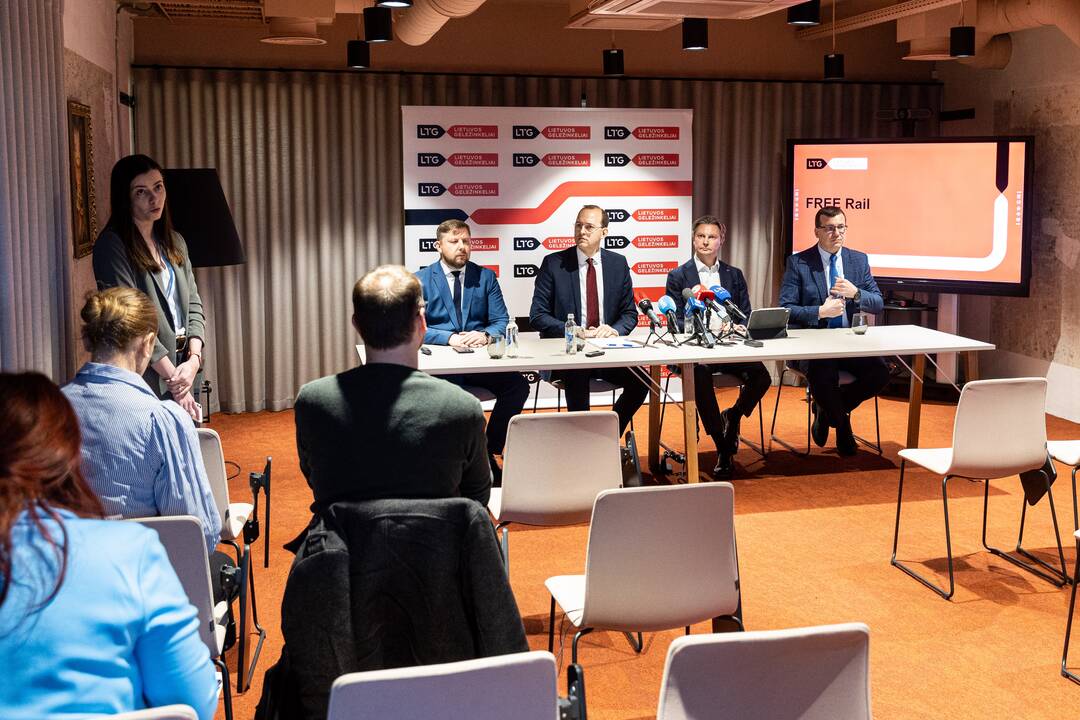Susisiekimo ministerijos ir „Lietuvos geležinkelių“ spaudos konferencija