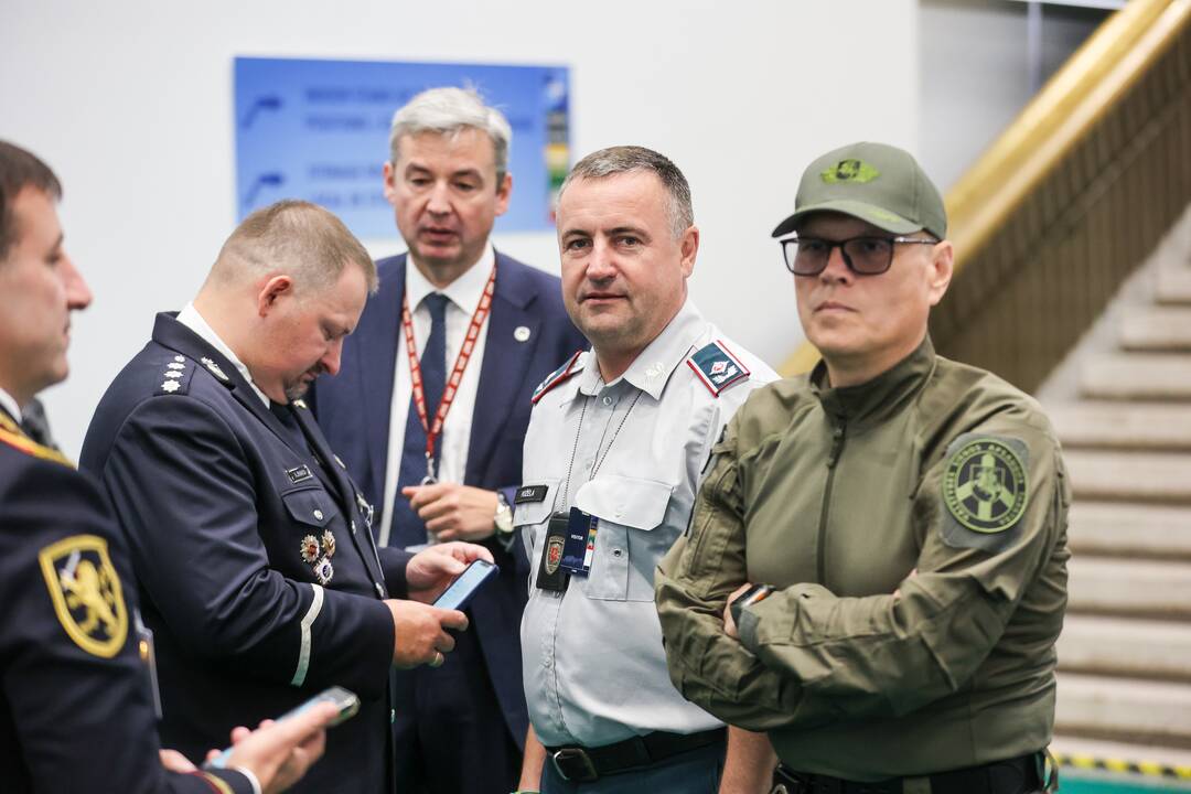 NATO viršūnių susitikimo spaudos centro užkulisiai
