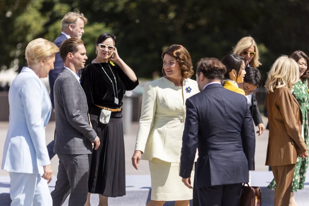 NATO šalių vadovų antrųjų pusių bendra nuotrauka