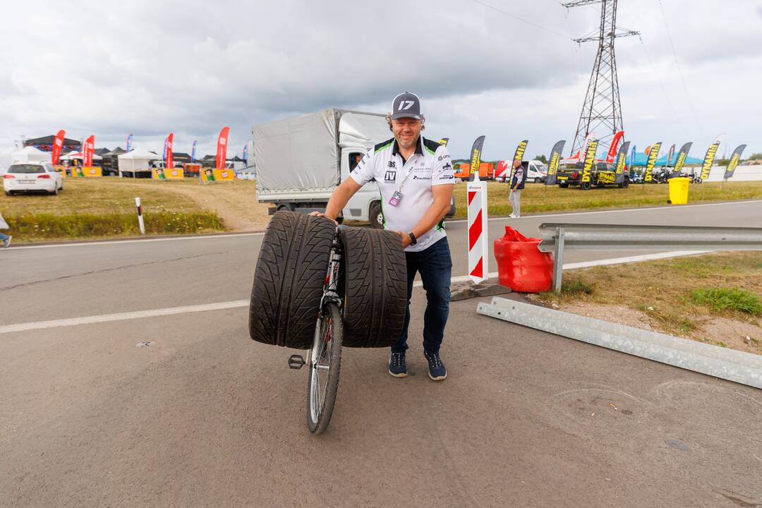 Akimirkos iki „Aurum 1006 km lenktynių“ starto