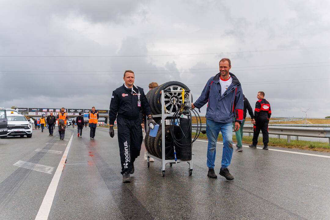 Akimirkos iki „Aurum 1006 km lenktynių“ starto