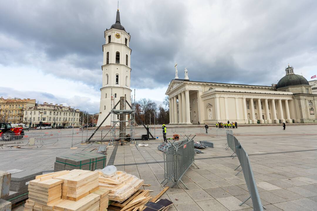 Vilniaus Kalėdų eglės statymo darbai