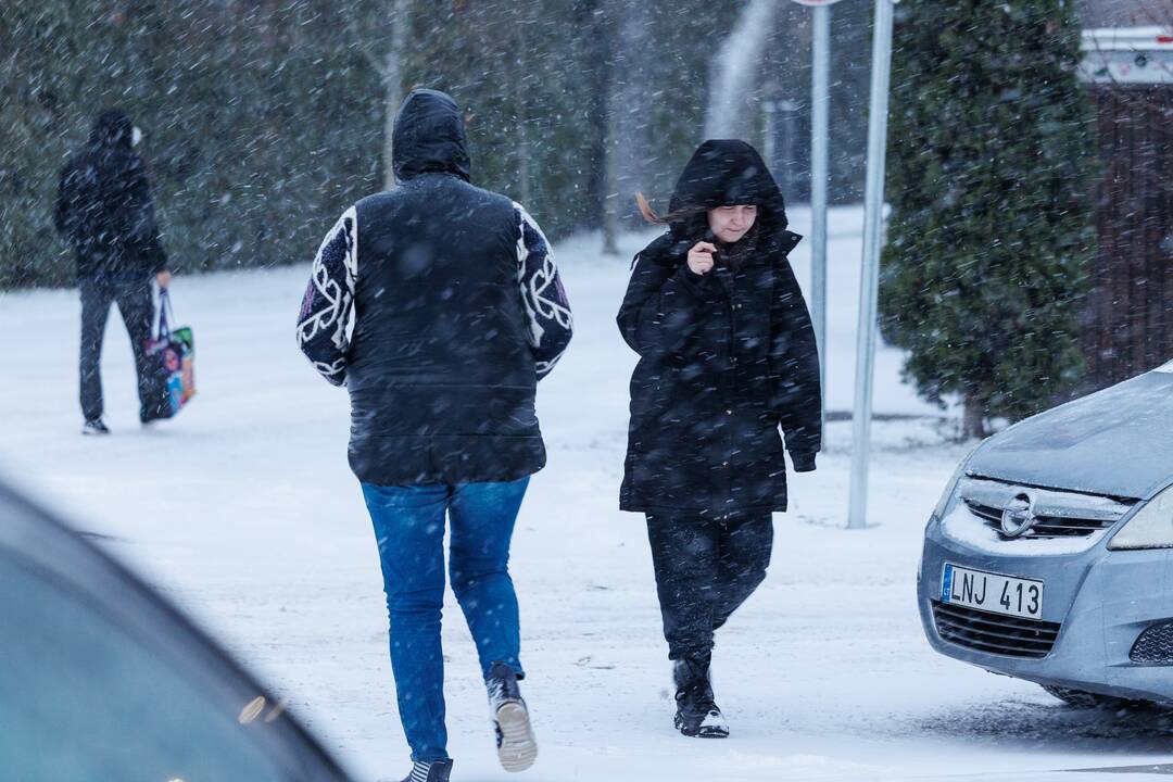 Kauną nuklojo sniegas