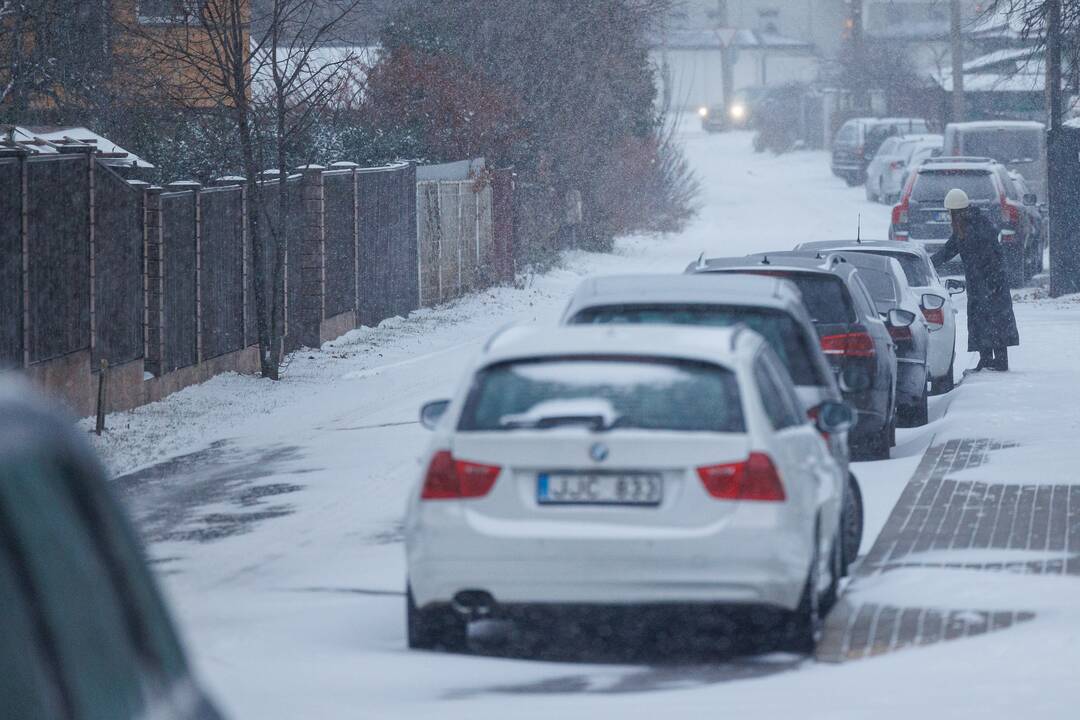 Kauną nuklojo sniegas